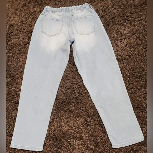 TRUE Craft Light Wash Some Distress Size 7 High Waisted Mom Jeans - Picture 9 of 12